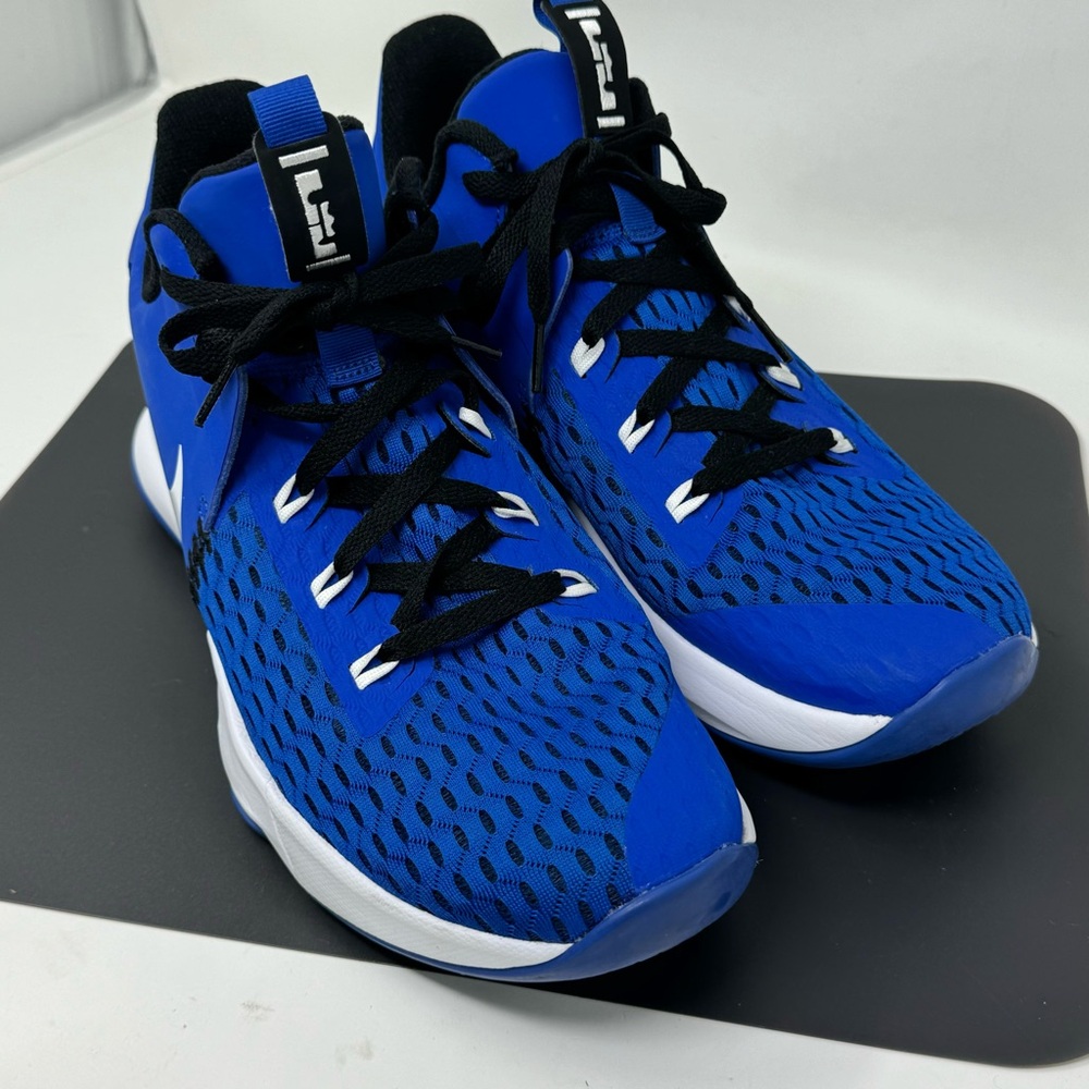 Nike LeBron Witness 5 'Game Royal' size 10.5